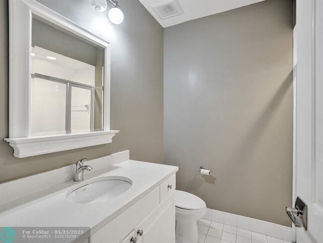 Building Photo - 716 NW 126th Ave