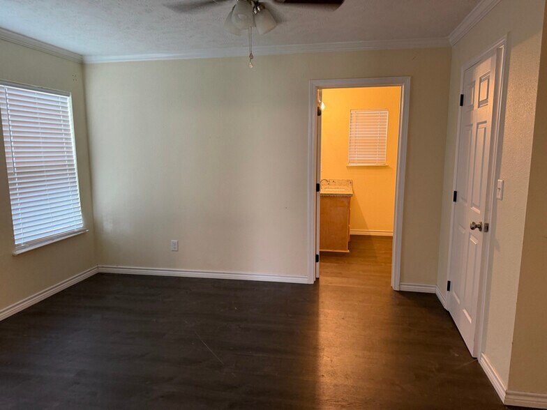 Building Photo - 625 S Archie St