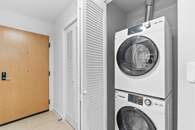 Building Photo - 11 NE 6th St