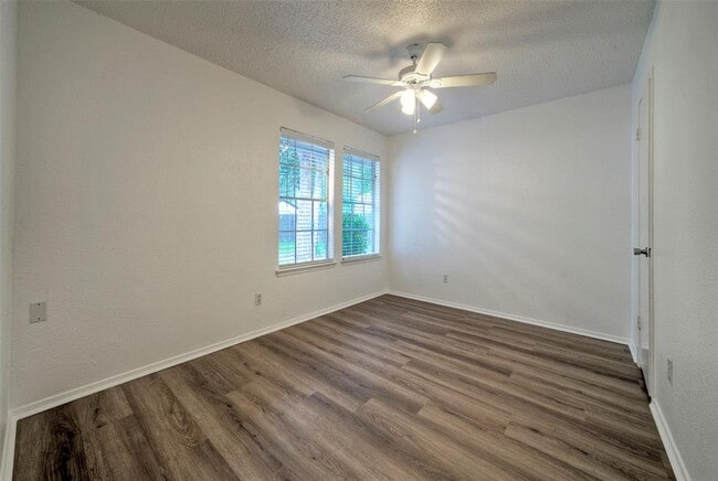 Building Photo - 702 Twin Oak Trail