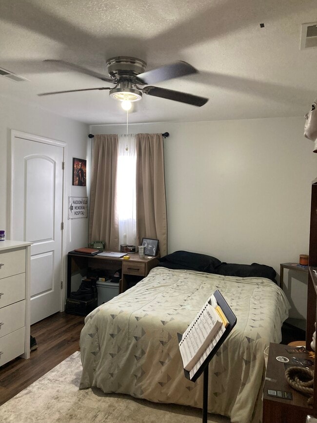 Building Photo - Laurel Flats LLC.