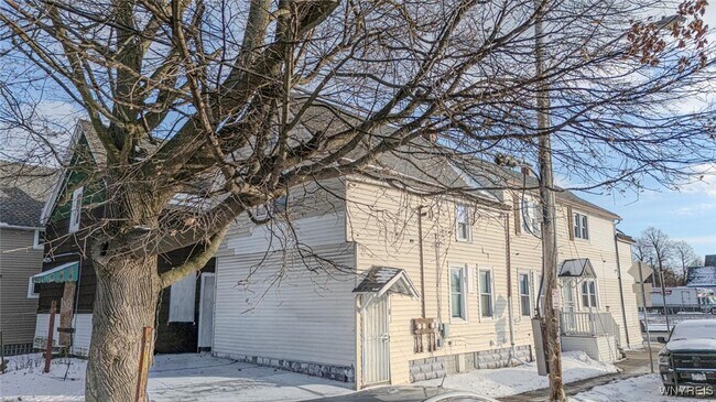 Building Photo - 2146 Genesee St