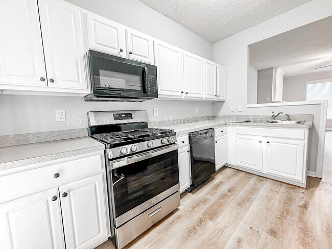 Building Photo - 139 Riverstone Commons Cir