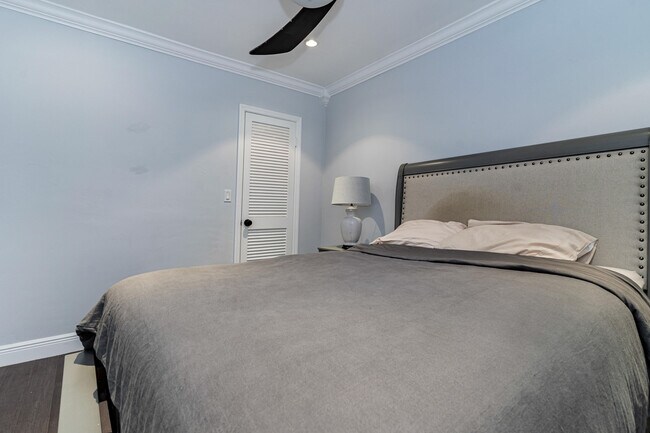 Building Photo - 3605 NE 32nd Ave