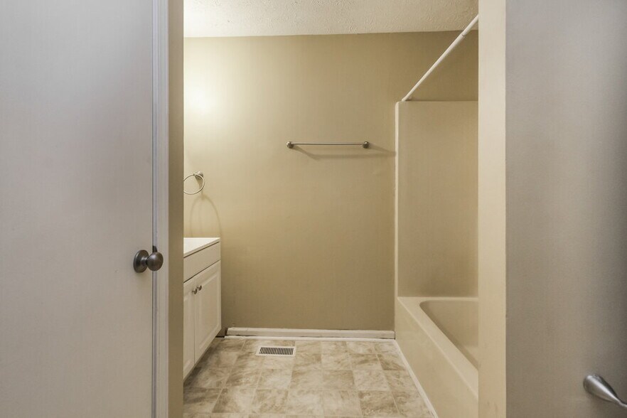 Building Photo - 1112 Delray Dr