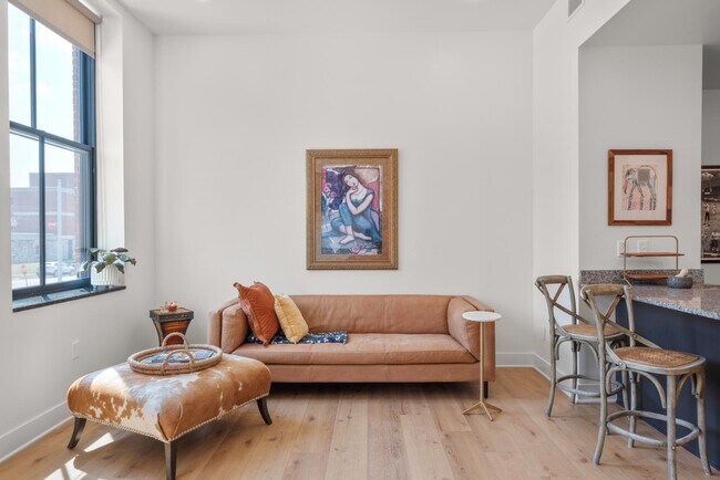 Building Photo - 301 N Mulberry St