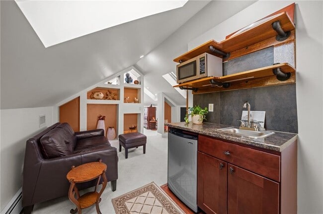 Building Photo - 25 Peckham Ave