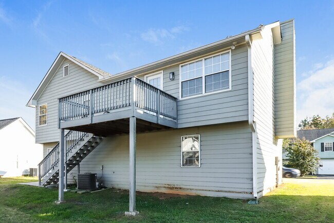 Building Photo - 12 Southview Dr