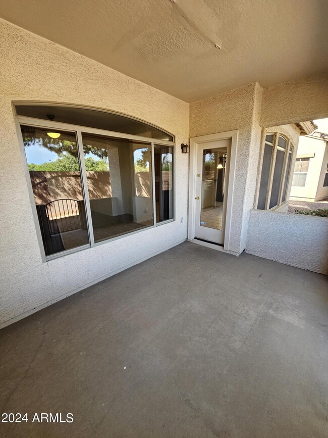 Building Photo - 2600 E Springfield Pl