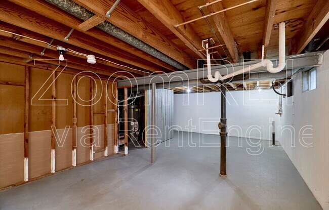 Building Photo - 2400 E Humes Ln