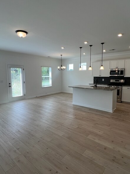 Building Photo - 209 Stonewall Dr