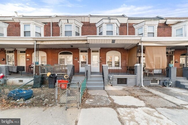 Primary Photo - 1249 Kenwood Ave
