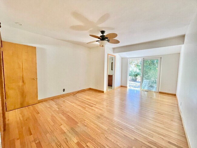 Building Photo - $3,900/month – Rare Country Feel on an Expansive Lot in One of Santa Rosa's Desirable Neighborhoods!