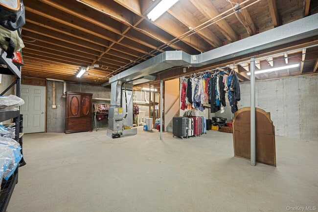 Building Photo - 475 Old Country Rd