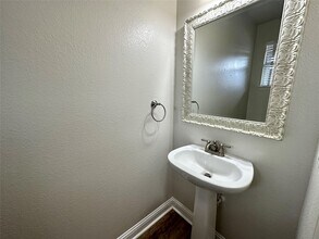 Building Photo - 16130 Limestone Lake Dr