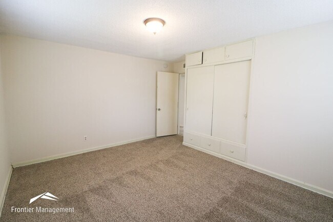 Building Photo - Three Bedroom Home Near Westloop Shopping ...