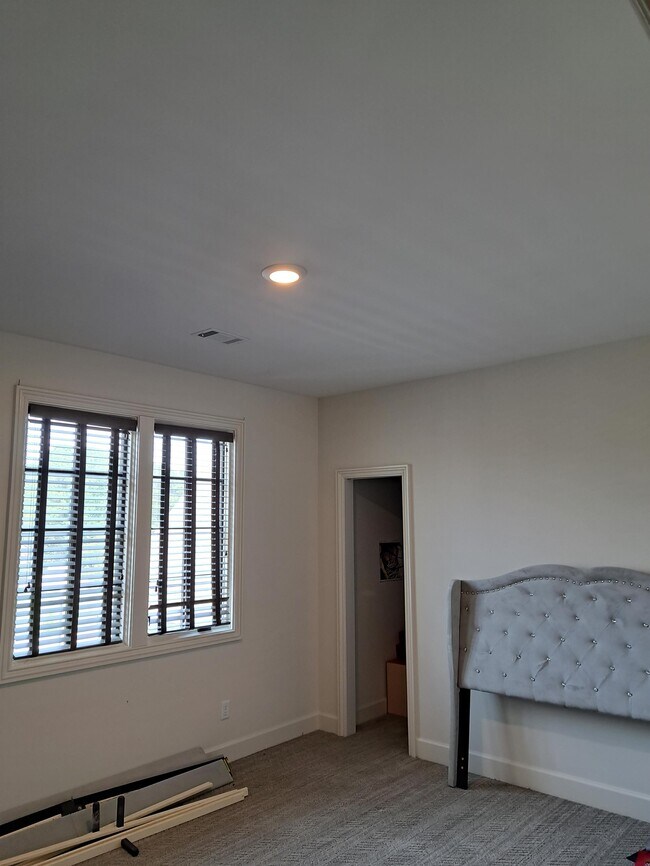 Building Photo - 7085 Fain Park Dr