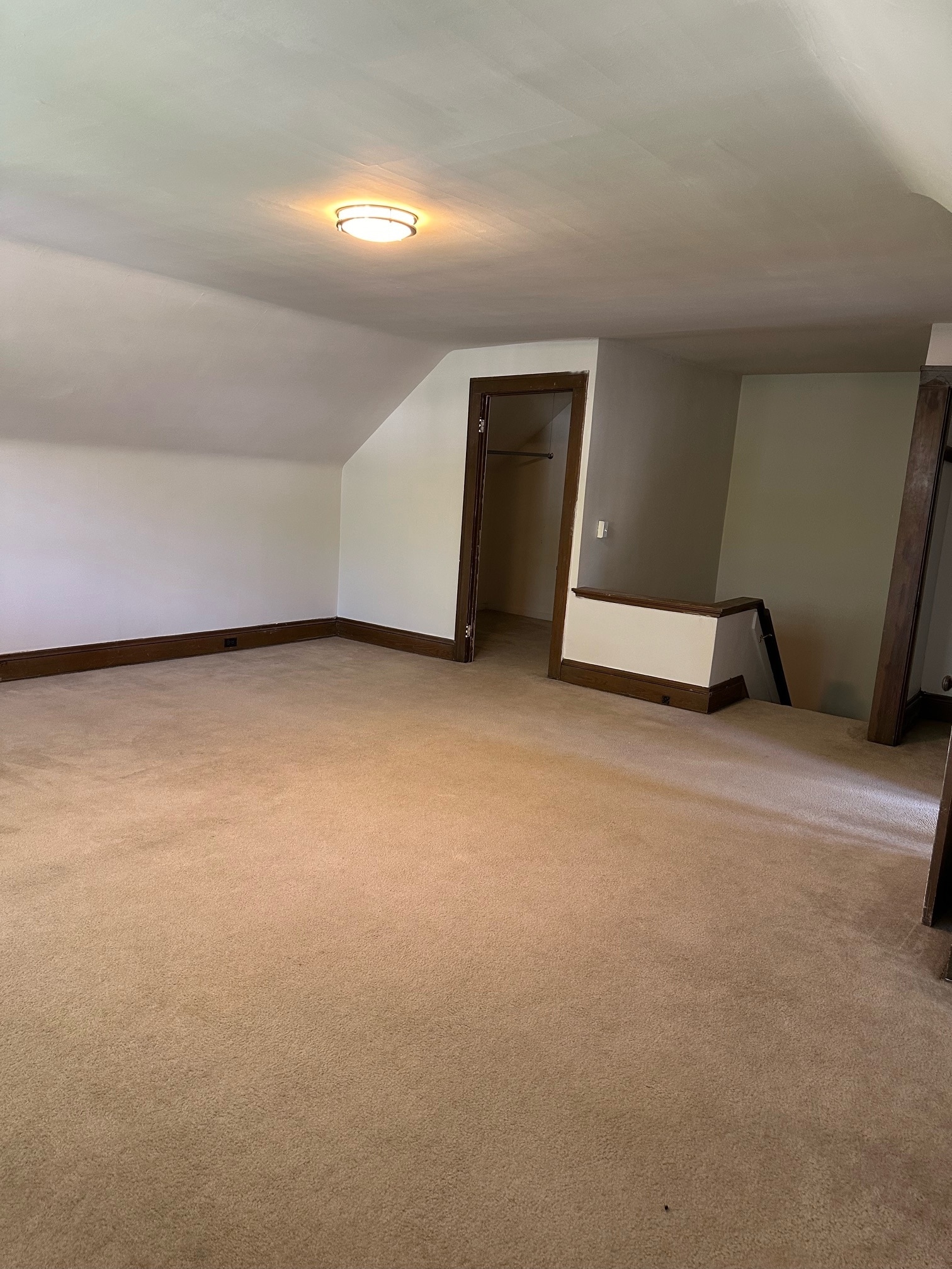 Building Photo - 2433 Woodmere Dr