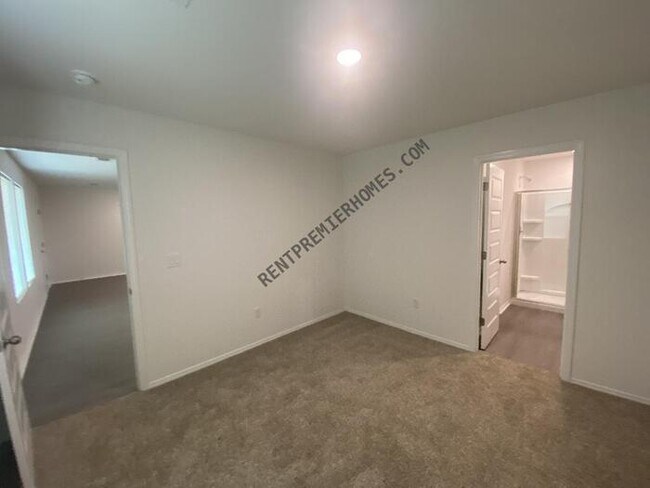 Building Photo - 11 Vineyard Dr