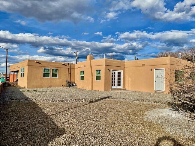 Building Photo - 4301 Mesa Grande Pl SE