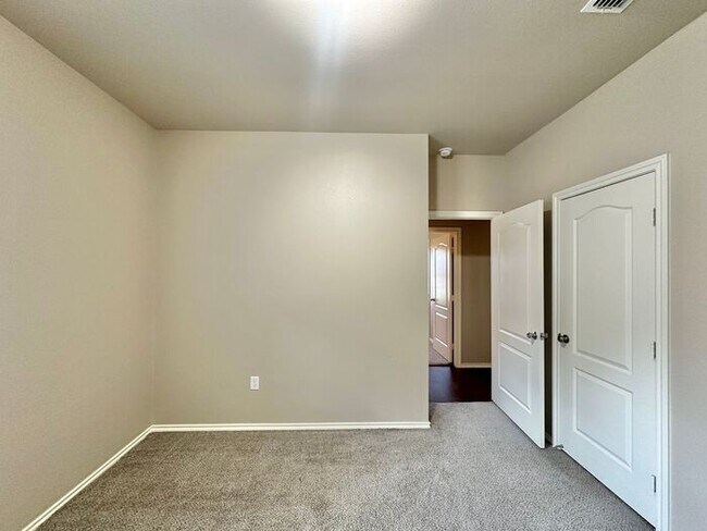 Building Photo - AVAILABLE NOW! Cozy 4 Bedroom2 Bath Home in West Tyler!