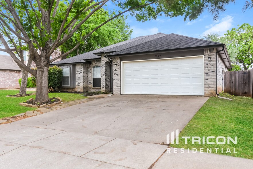 Primary Photo - 2520 Clovermeadow Dr