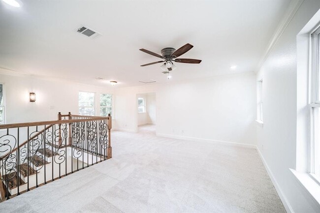 Building Photo - 10038 Westview Dr