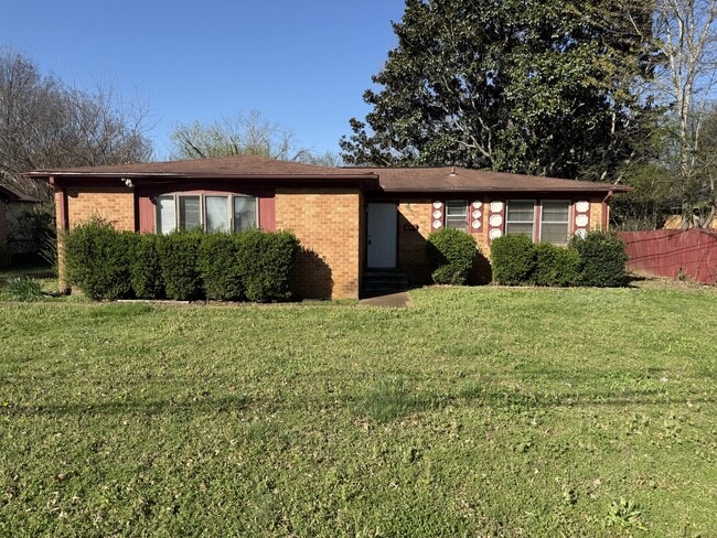 Building Photo - 3811 Lakeview Dr NW