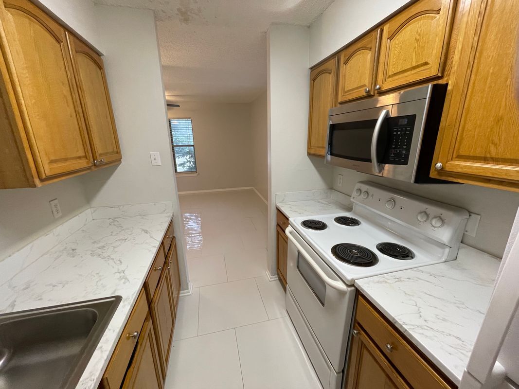 Building Photo - 390 Guzzardo Ln