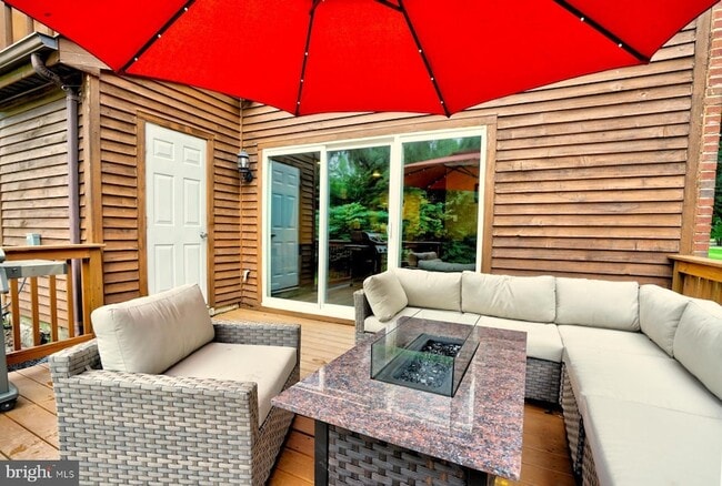 Building Photo - 111 Honey Locust Ct