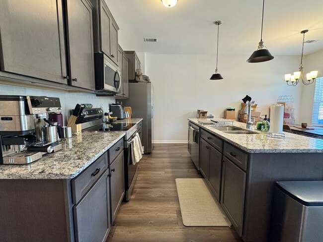 Building Photo - AVAILABLE NOVEMBER [PET FRIENDLY]