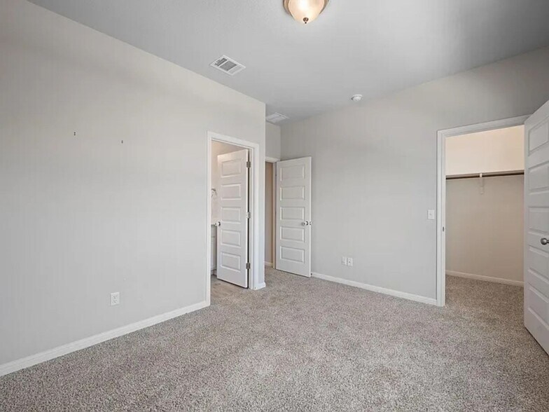 Building Photo - 112 Driftwood Hills Way