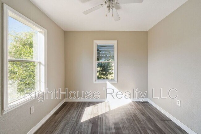 Building Photo - 40542 W 3rd Ave