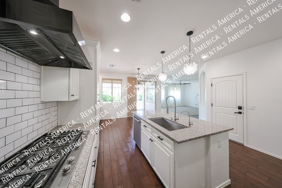 Building Photo - 5193 S Moccasin Trail