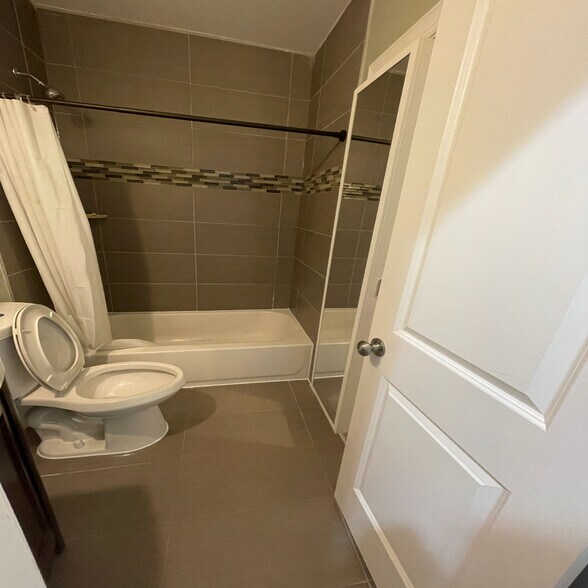 Building Photo - 1721 Trinidad Ave NE