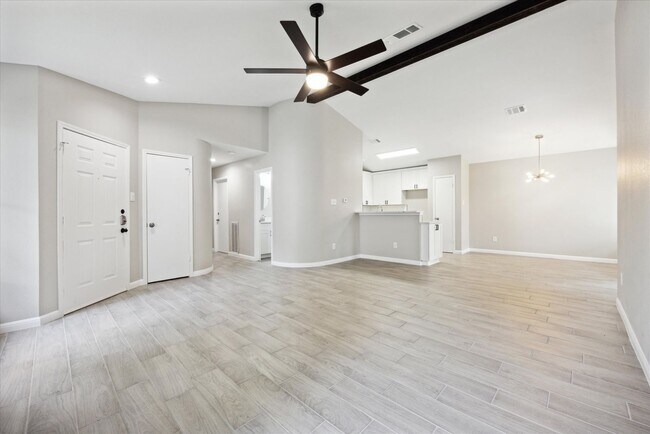 Building Photo - Beautiful 3/2 available now!