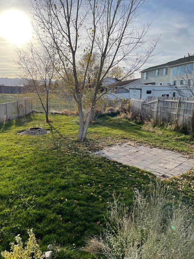 Building Photo - 3-Bedroom 1.5 Bath Twin-Home