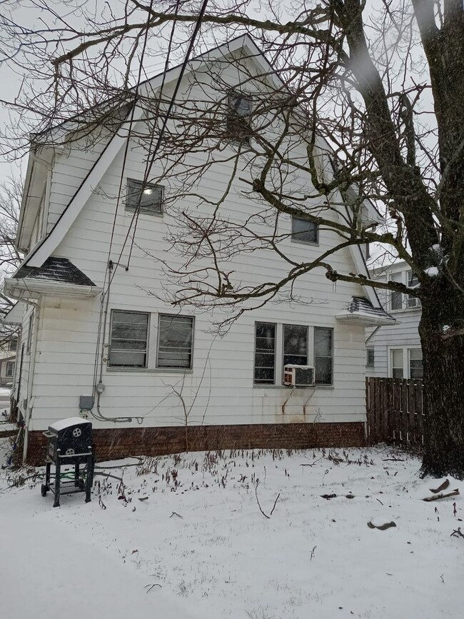 Building Photo - Beautiful 3 Bdrm Single Family Home