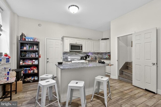 Building Photo - 4011 Pine St