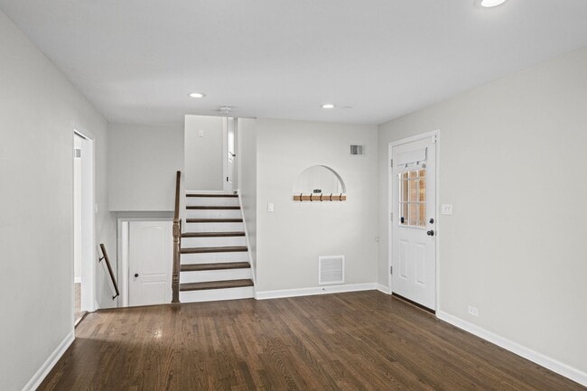 Building Photo - 230 Greenfield Dr