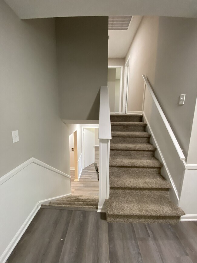 Building Photo - 4253 Ridgefield Ct