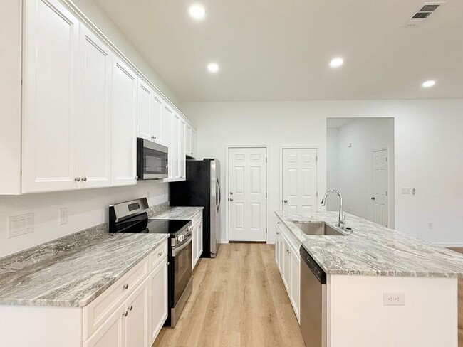 Building Photo - 3359 Country Ln