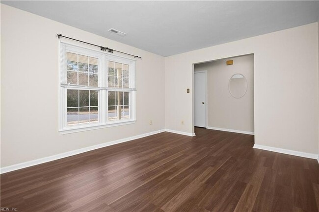 Building Photo - 821 Gene Crescent