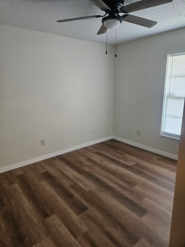 Building Photo - Charming 3 Bedroom, 1 Bath