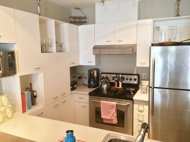 Building Photo - 1bd/1ba Seattle Condo