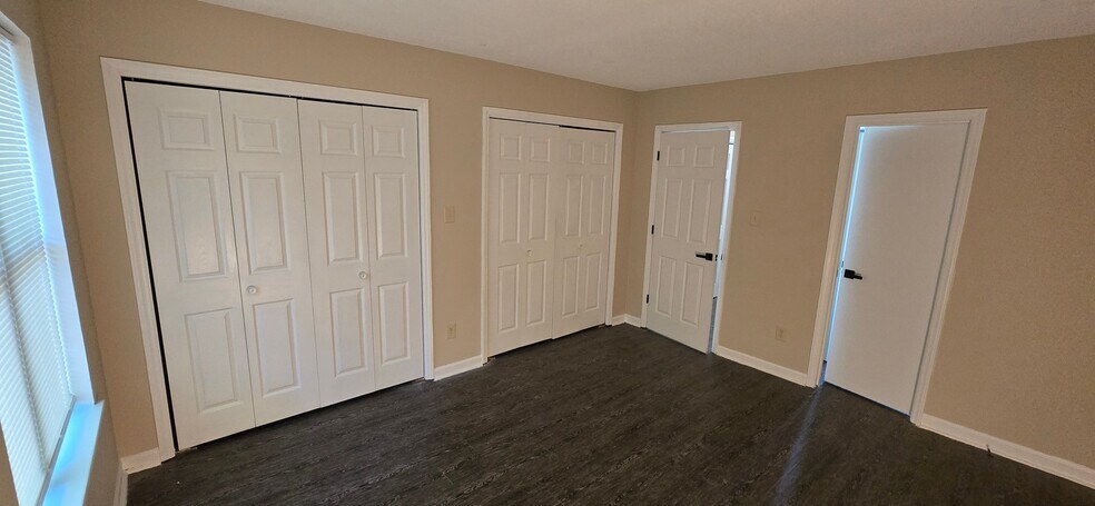 Building Photo - 4901 Wallingford Dr