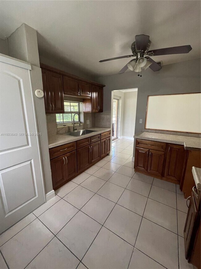 Building Photo - 145 NE 191st St