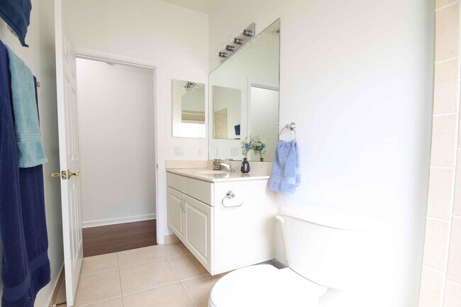 Building Photo - 307 NW Breezy Point Loop