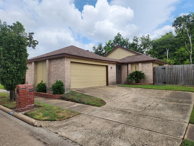 Building Photo - 8534 Dawnridge Dr