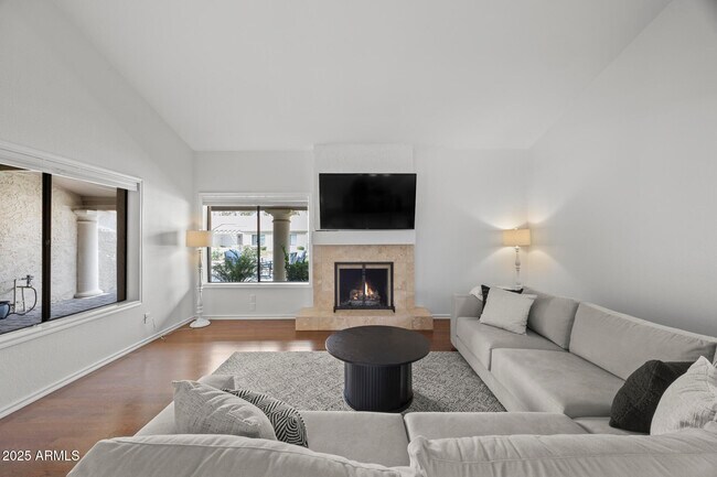 Building Photo - 8649 N Willowrain Ct